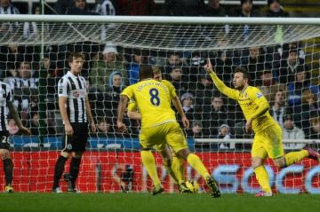 Fondre memories | Reading striker Adam le Fondre peels away after scoring the winner against Newcastle United at St. James' Park. (Image | The Mirror)